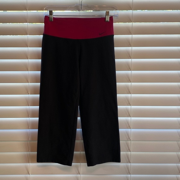 Nike Pants - Nike Black and Fuchsia Pink DRI-FIT Workout Capris Leggings S